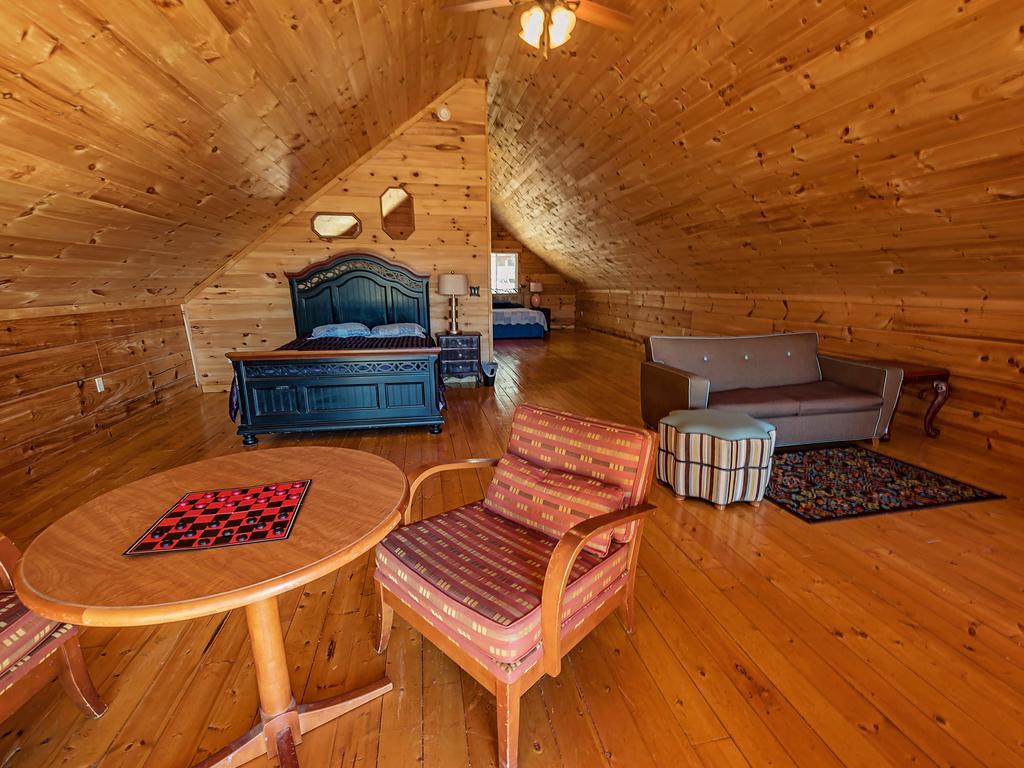 فندق سيفيرفيلفي  Log Cabin In Smoky Mountains الغرفة الصورة